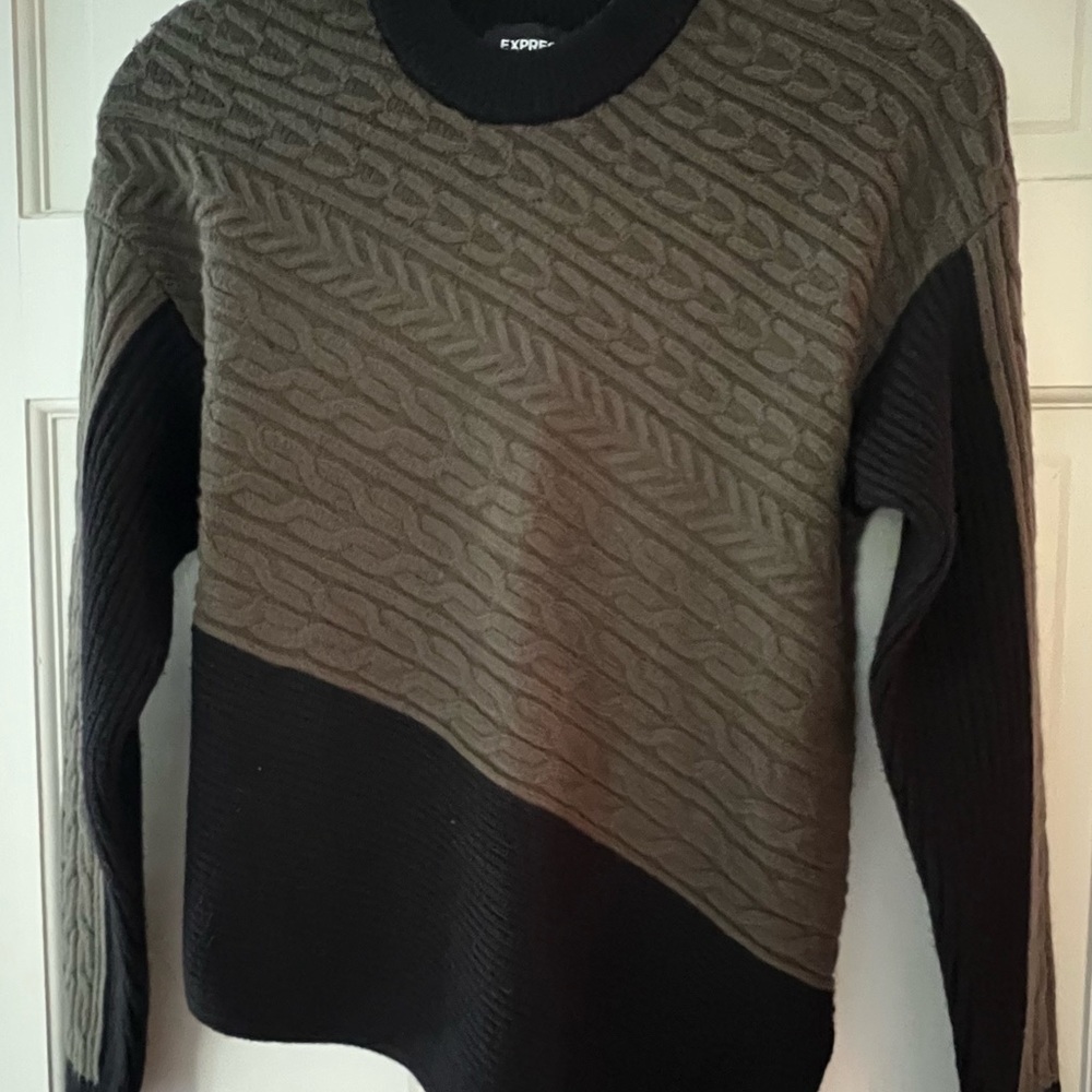 Sweater - Picture 6 of 9